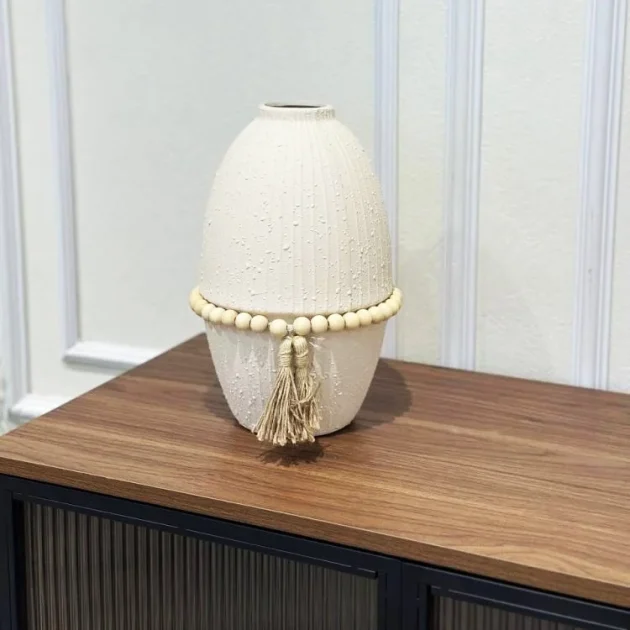 Vase Cannelé et Guirlande de Perles