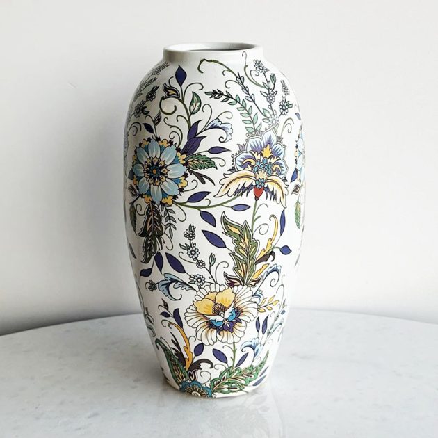Vase Classique aux Motifs Floraux et Botaniques Multicolores