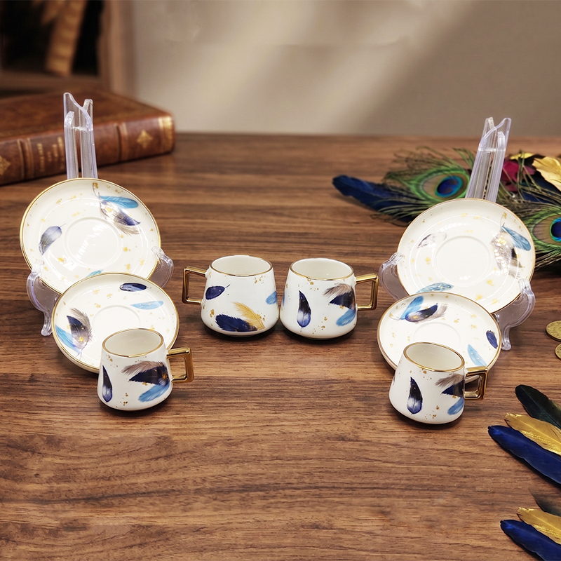 Service à café en porcelaine décor plume – Coffret 24 pièces