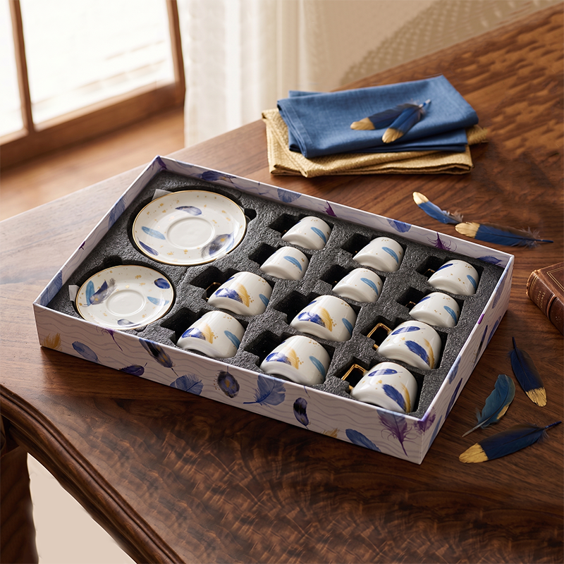 Service à café en porcelaine décor plume – Coffret 24 pièces – Image 2