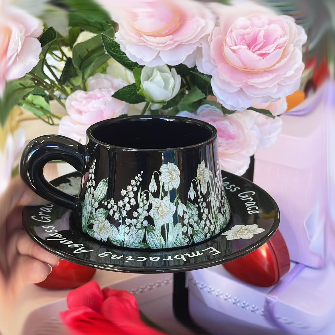 Ensemble tasse et soucoupe en céramique de style florale – Image 4