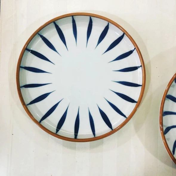 Assiette plate en céramique au style japonais – Image 2