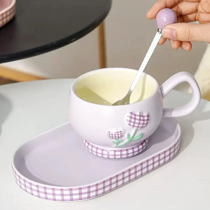 Ensemble tasse à café en céramique à motif floral, avec plateau et cuillère – Image 3