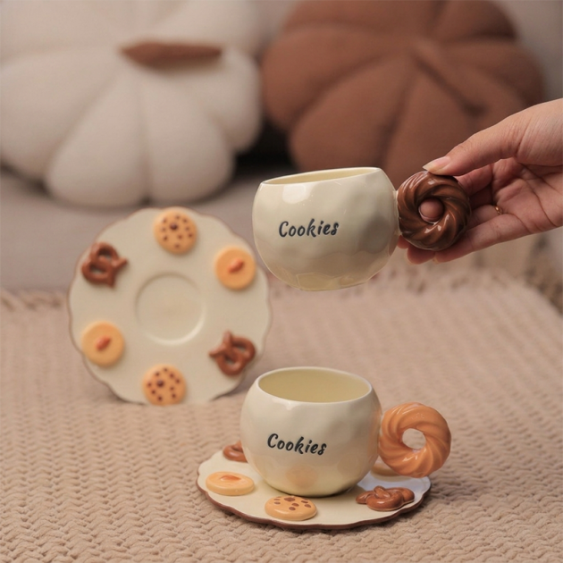 Tasse & Soucoupe « Cookies » en Céramique – Design Gourmand avec Anse en Forme de Biscuit