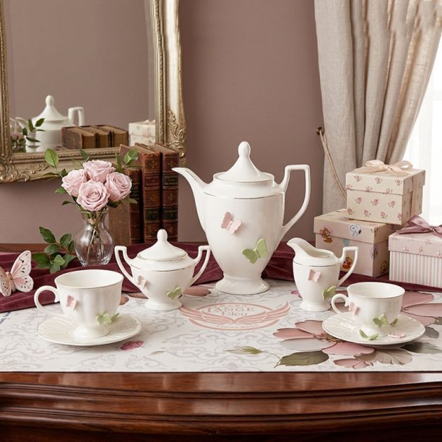 Service à café en ceramique – Décor Papillons Pastel 17 Pièces
