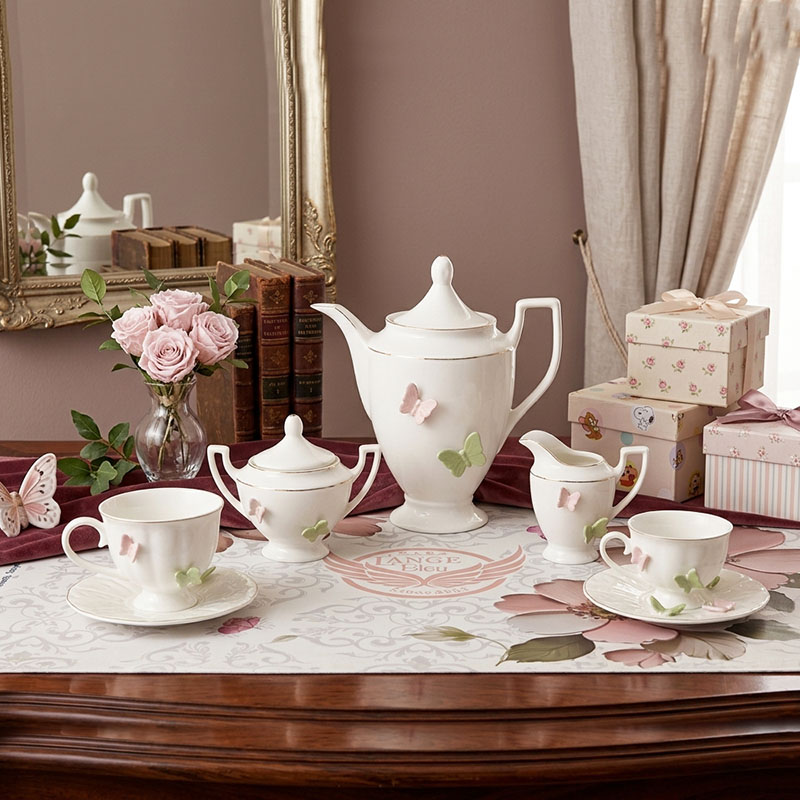Service à café en ceramique – Décor Papillons Pastel 17 Pièces